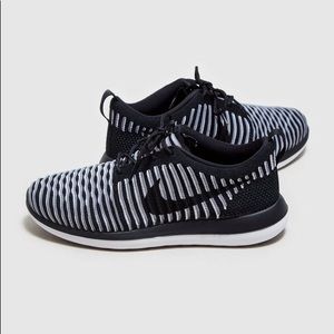 Nike Roshe 2 Flyknit Women’s SIZE 10